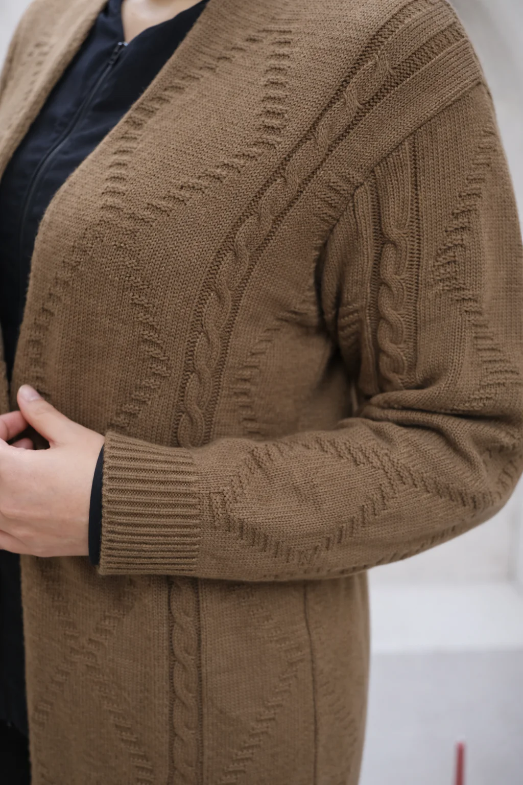 Noirline Taupe Cardigan - Image 3