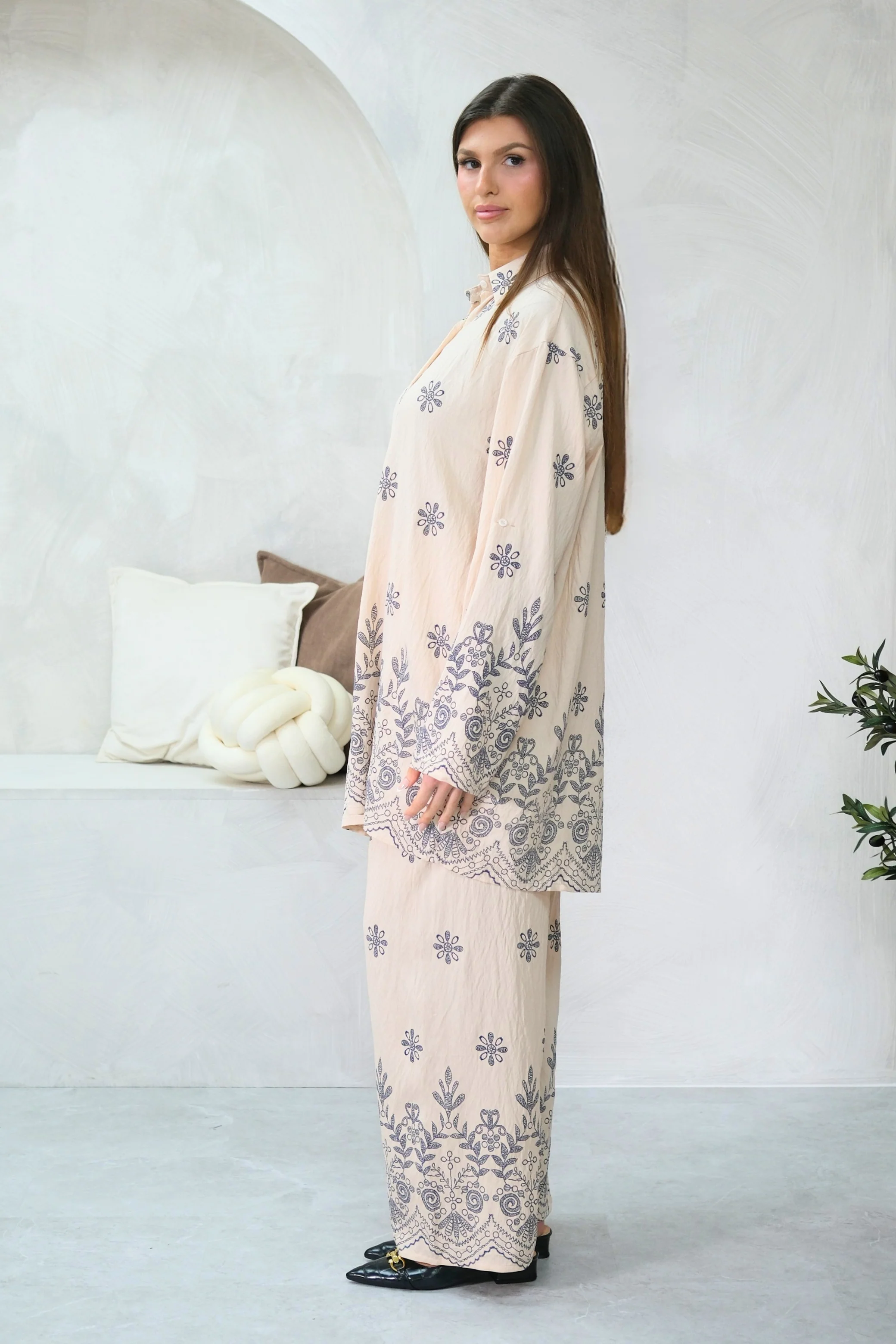 Indigo Fleur Cream Co-Ord - Image 4