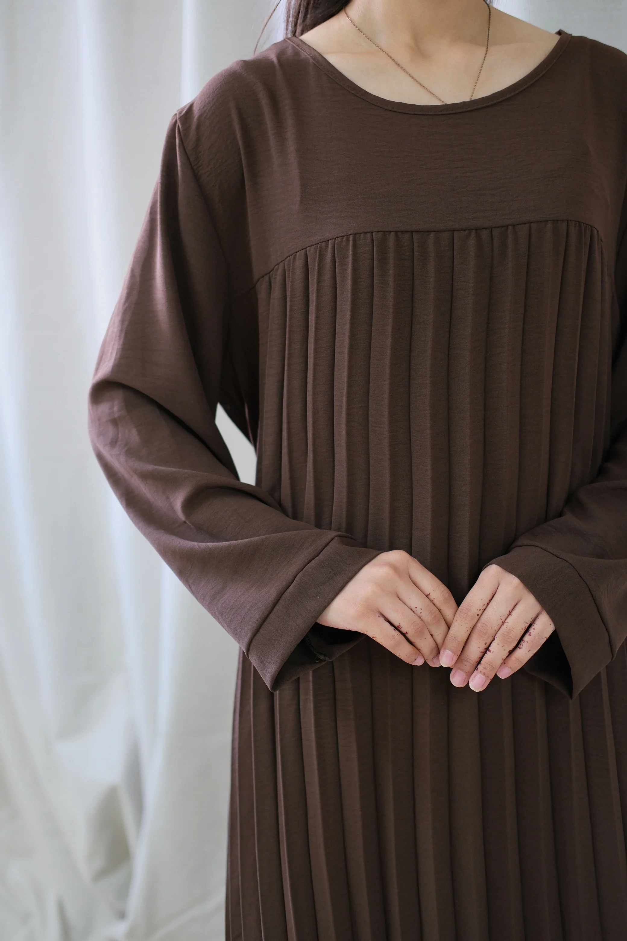 Aria Brown Pleated Dress - Image 4
