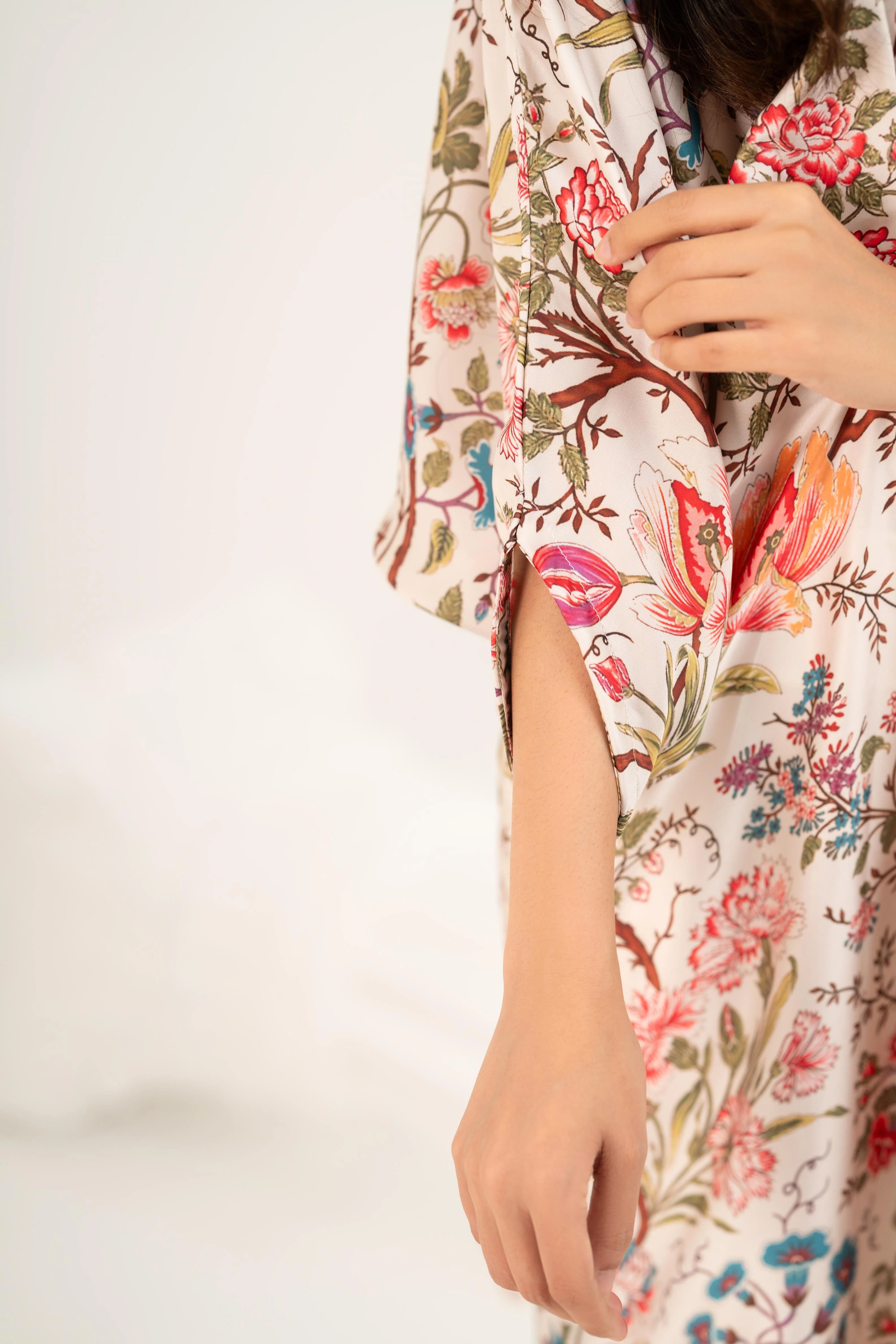 Amoura Bloom Kaftan - Image 8
