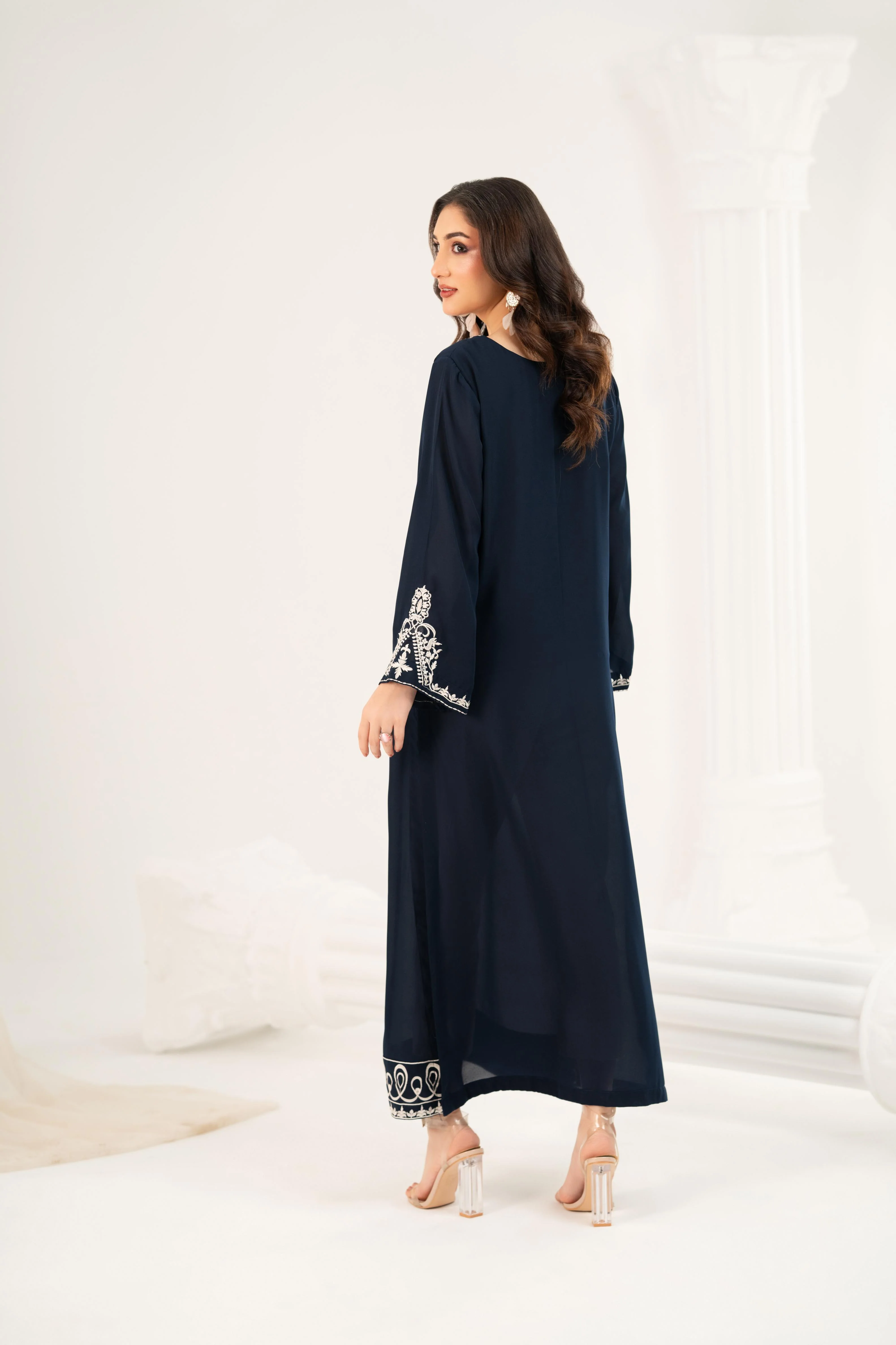 Naelle Embroidered Kaftan - Image 3